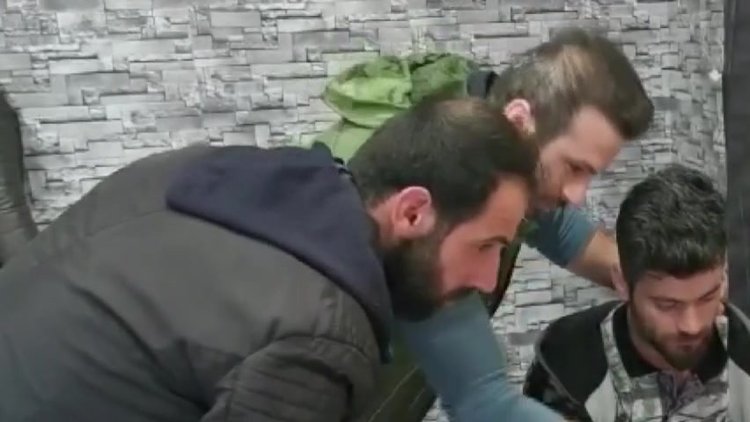 Yolda yürürken tarihi madeni para buldu