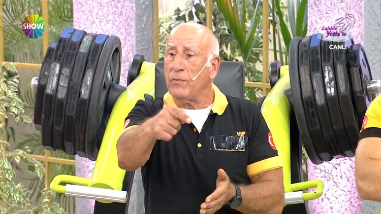 71 yaşında, 250 kiloyu üst üste kaldırabiliyor!