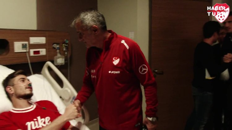 A Milli Takım, Dorukhan Toköz'ü hastanede ziyaret etti