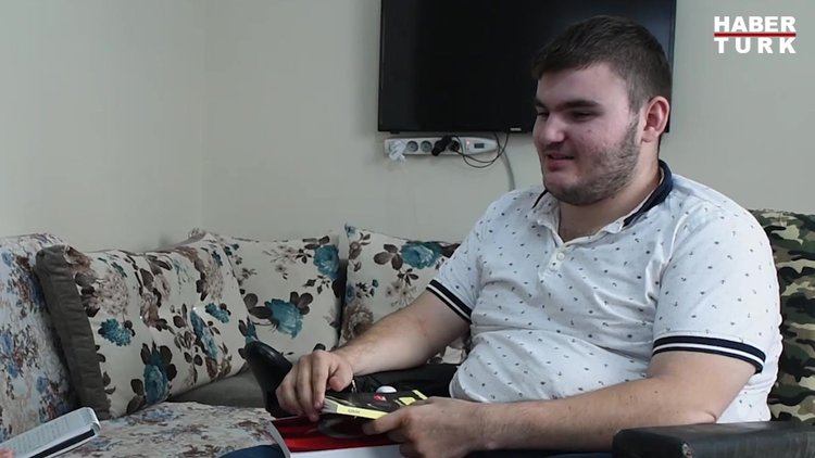 "7 yaşımda çocukluğumu kaybettim" diyen Ömer'in tek isteği ayağa kalkabilmek - 4