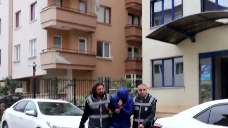 Gizli kameralı sapık fotoğrafçıyı çalışanı yakalattı