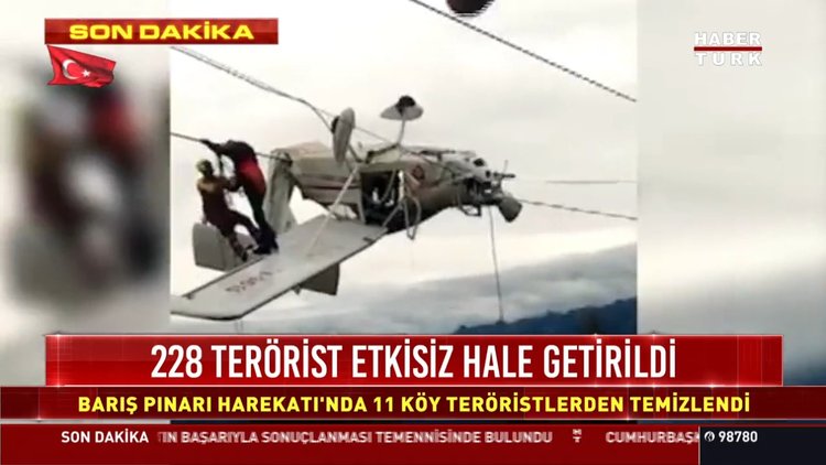 Çİft kişilik uçak tellere çarpıp asılı kaldı!