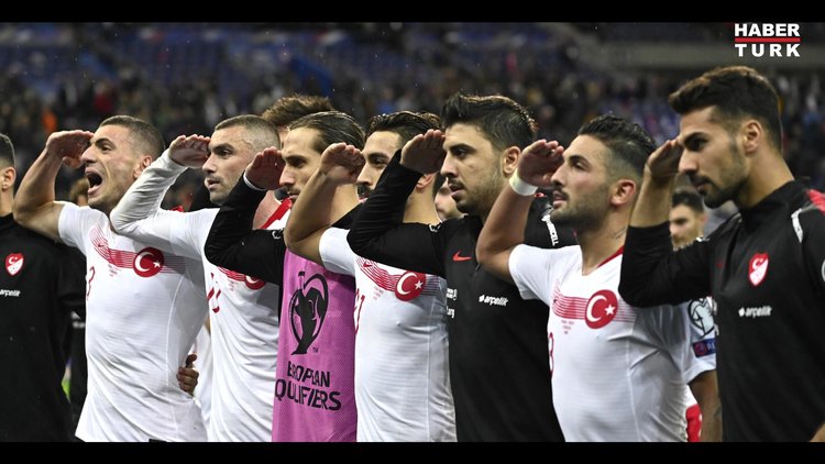 Fransa maçında yayınlanmayan anlar!