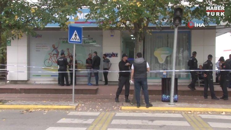 Boşandığı eşini herkesin gözü önünde öldürdü