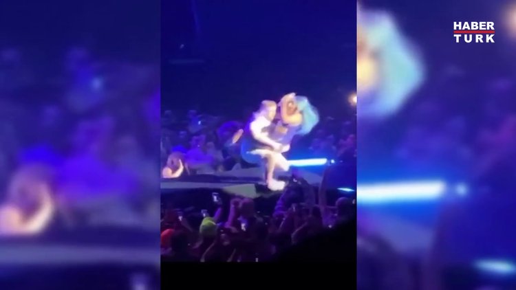 Lady Gaga, kucak dansı yaparken hayranıyla birlikte sahneden düştü