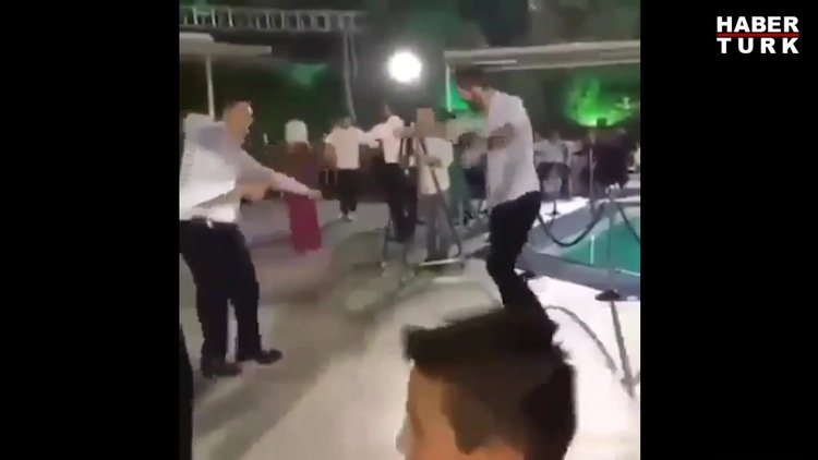 Ünlü oyuncu Engin Akyürek kardeşinin düğününde böyle oynadı