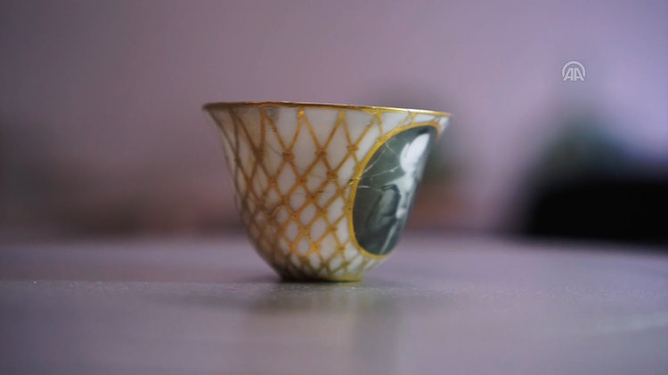 Dolmabahçe Sarayı'nın sehpasında "taşlar yerine oturuyor"