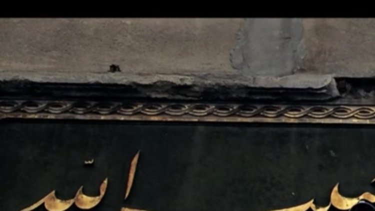 Kapalıçarşı'da tarihi kitabeye matkaplı darbe