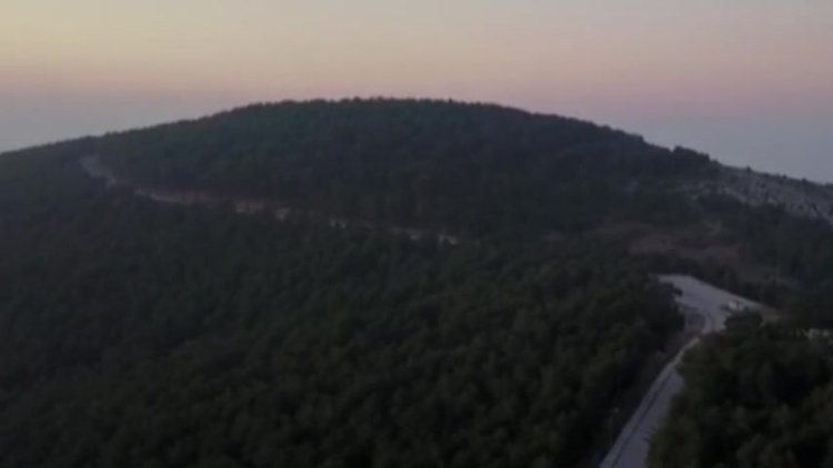 Spil Dağı'nda 100 metre derinliğinde obruk oluştu