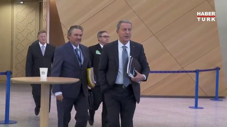 Bakan Akar, ABD Savunma Bakanı Esper ile görüştü