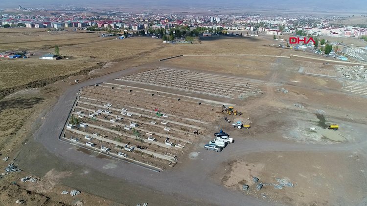 Kışın toprağın donduğu Erzurum'da, 800 mezar kazıldı