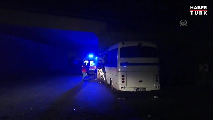 Soma'da maden işçilerini taşıyan servis ile kamyon çarpıştı: 26 yaralı