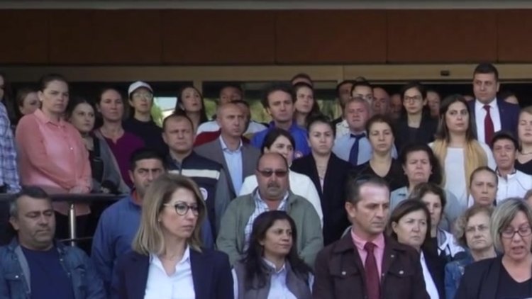 Selçuk'taki 29 Ekim kutlamalarında Başkan Sengel'e saldırı