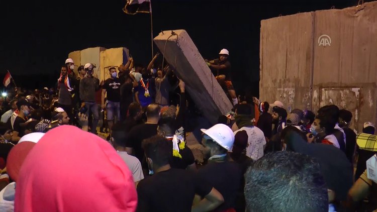 Bağdat'ta göstericilere müdahale: 1 ölü, 70 yaralı