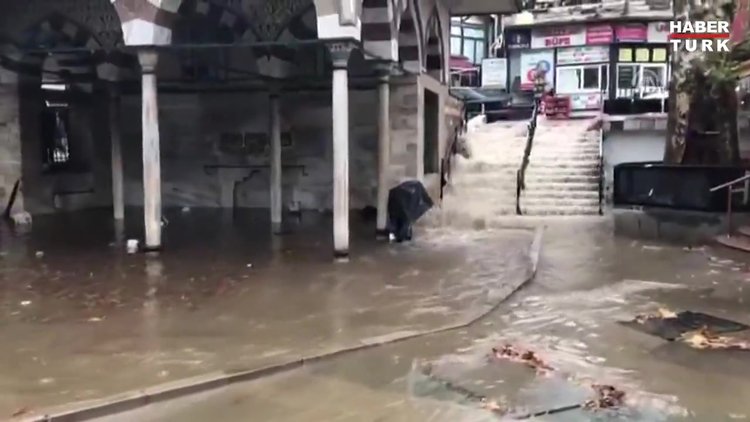 Beykoz'da sağanak etkili oldu!