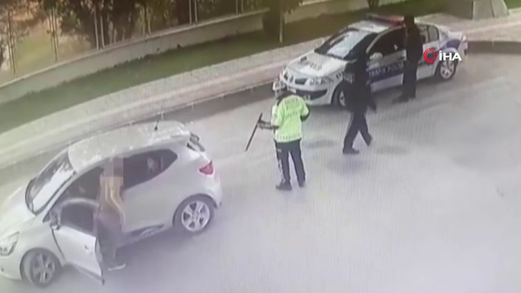 Havalimanına gelen otomobilde baston görünümlü kılıç ele geçirildi