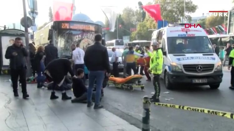 Beşiktaş'ta otobüs durağa daldı