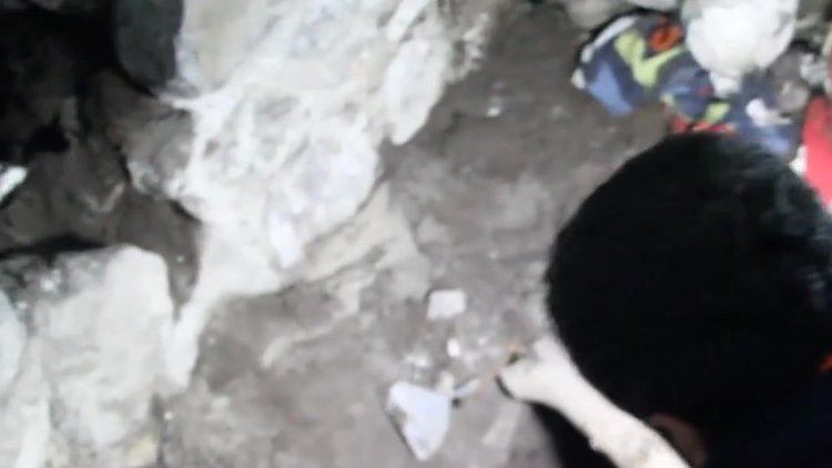 Narkotik polisinin operasyon yaptığı evde, 17 metre derinliğinde kuyu bulundu