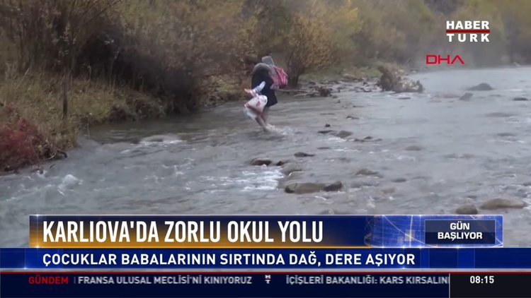 Karlıova'da zorlu okul yolu