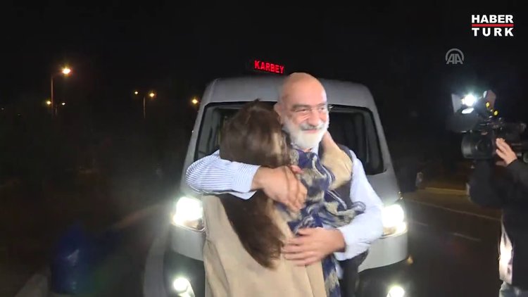 Ahmet Altan cezaevinden tahliye edildi