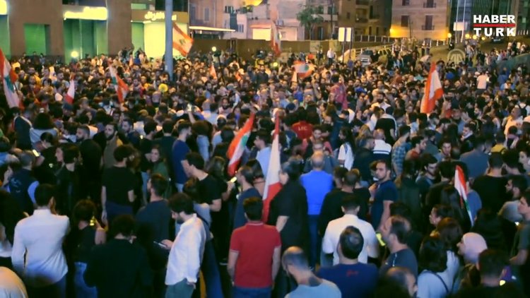 Avn'dan göstericilere: "Beğenmiyorsanız gidin"