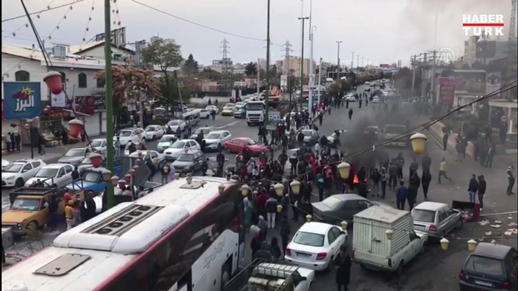 İran'da benzin zammını protestoları sürüyor