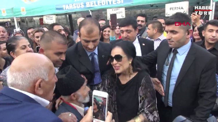 Tarsus'ta Türkan Şoray izdihamı