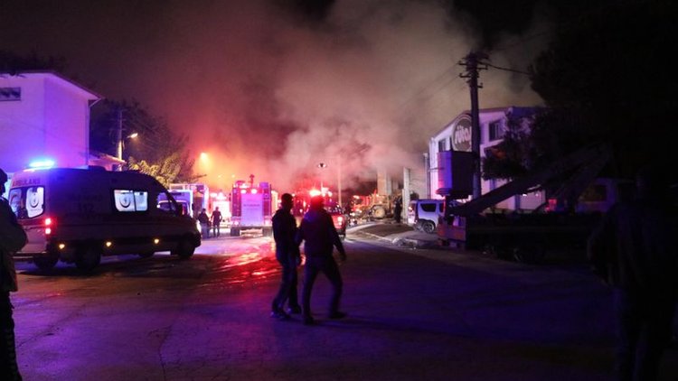 Denizli'de tamirhane yangını! 13 araç kullanılamaz hale geldi