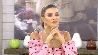 “Bu ne biçim aşk” şarkısıyla çok sevilen şarkıcı Neby, keyifli sohbeti ve samimi itiraflarıyla konuk oldu.