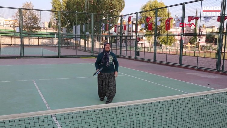 Durdu teyzeye Hülya Avşar’dan davet