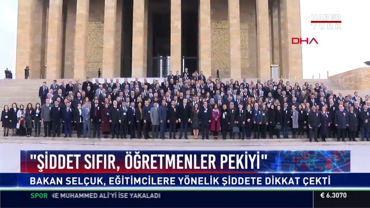 Öğretmenler Başöğretmenin huzurunda