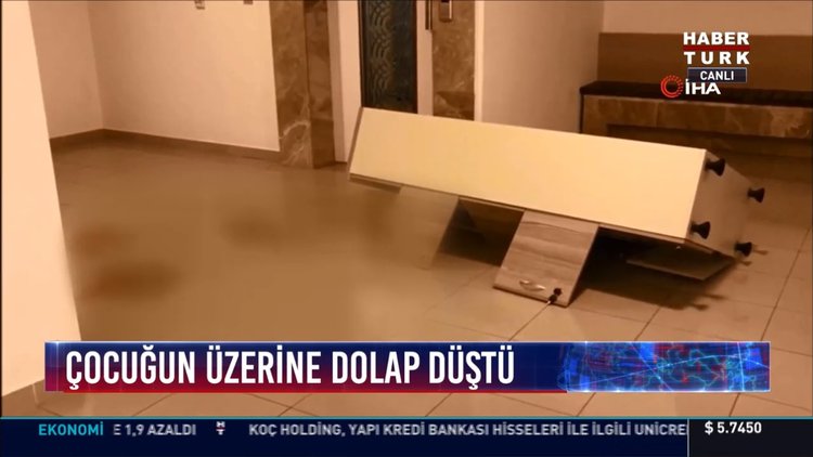 Çocuğun üzerine dolap düştü