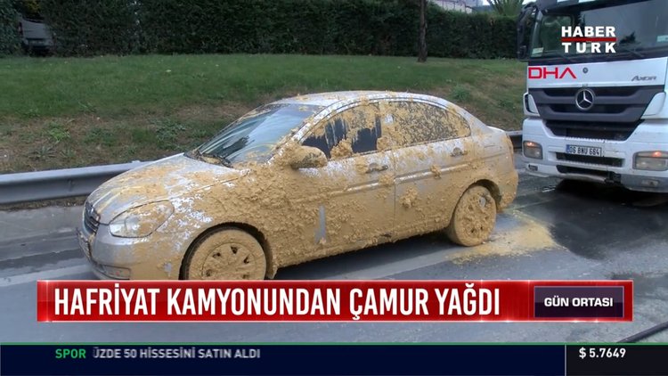 Hafriyat kamyonundan çamur yağdı