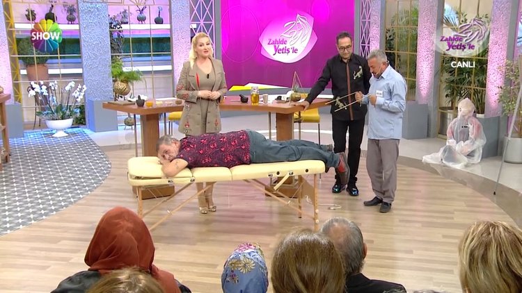 Metal çubuklarla hastalık teşhisi ve tedavisi yapıyor!