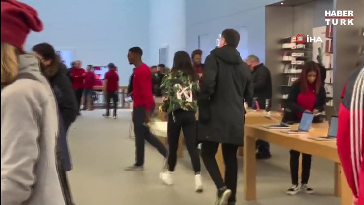 Firari FETÖ'cü Hakan Şükür, ABD'de Apple mağazasında görüntülendi