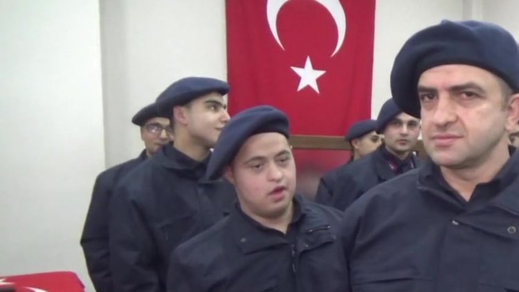 Baba ve oğlu bir günlüğüne asker olmanın sevincini yaşadı