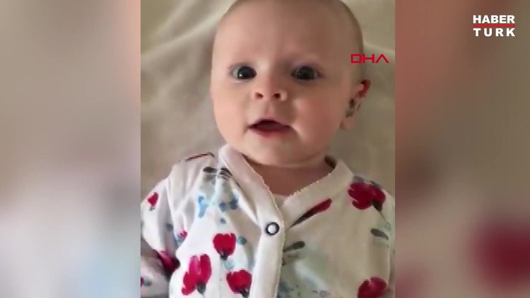 İşitme engelli bebek, özel cihaz sayesinde ilk kez annesinin sesini duydu