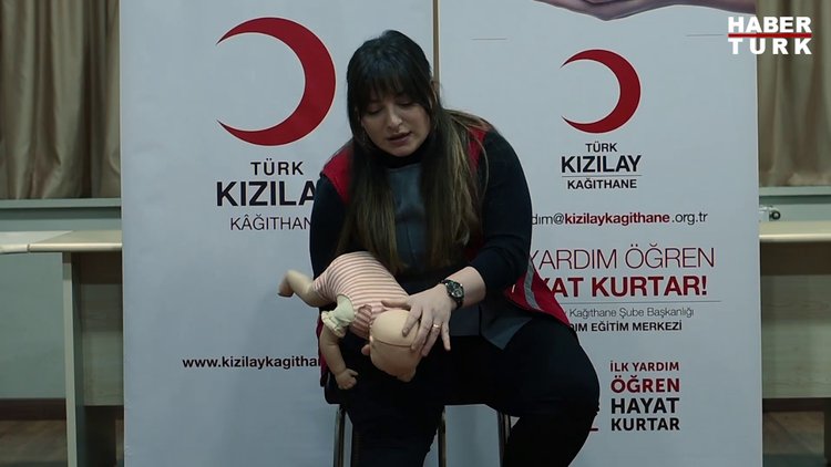 Bebeklerde Heimlich Manevrası nasıl yapılır?