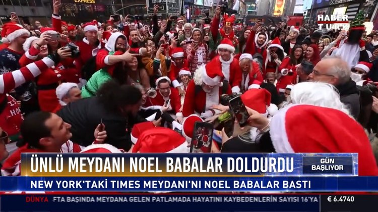 Ünlü meydanı Noel babalar doldurdu