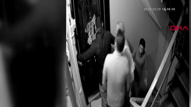 "Gürültü yapmayın uyuyamıyorum" mesajı attığı komşularının saldırısına uğradı