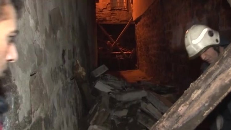 Sur'da tescilli bina göçtü, vatandaşlar paniğe kapıldı