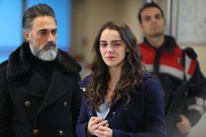 Aşk Ağlatır 15. Bölüm