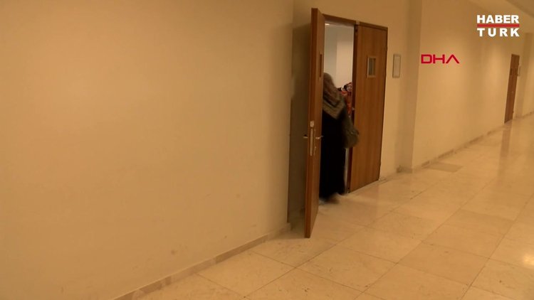 Anne, baba ve kızları aynı fakültede öğrenci