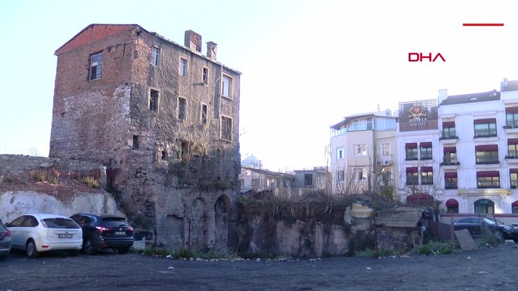 Dört dönemin tanığı olan bina satışa çıkarıldı