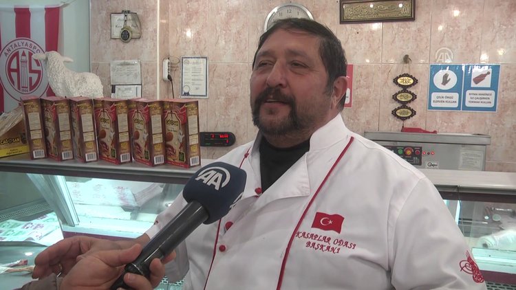 Gülerken içtiği "bir yudum çay" hastanelik etti