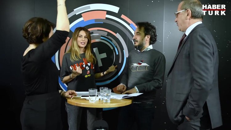 Kova burcunu 2020'de neler bekliyor? - Hande Kazanova