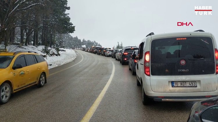 Uludağ'a tatilci akını; 5 kilometre araç kuyruğu oluştu