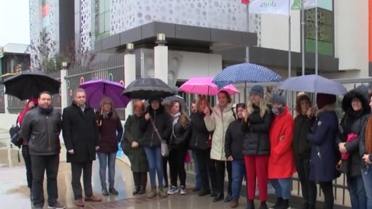 Özel okulun velilerinden 'öğretmen maaşları ödensin' çağrısı