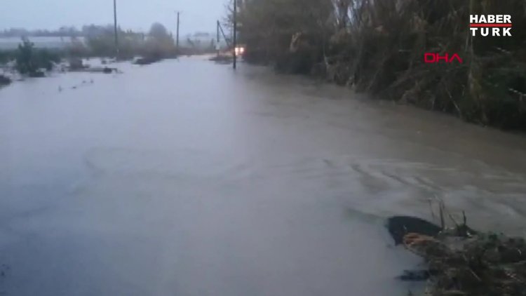 Serik'te şiddetli yağış dereleri taşırdı