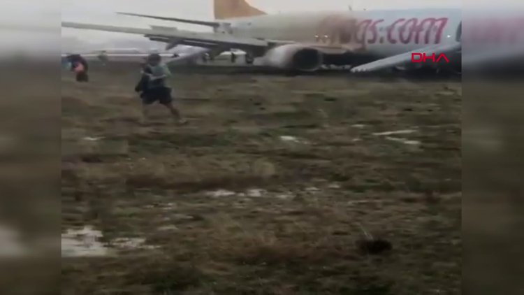 Sabiha Gökçen'de pistten çıkan uçağın yolcuları tahliyeyi çekti